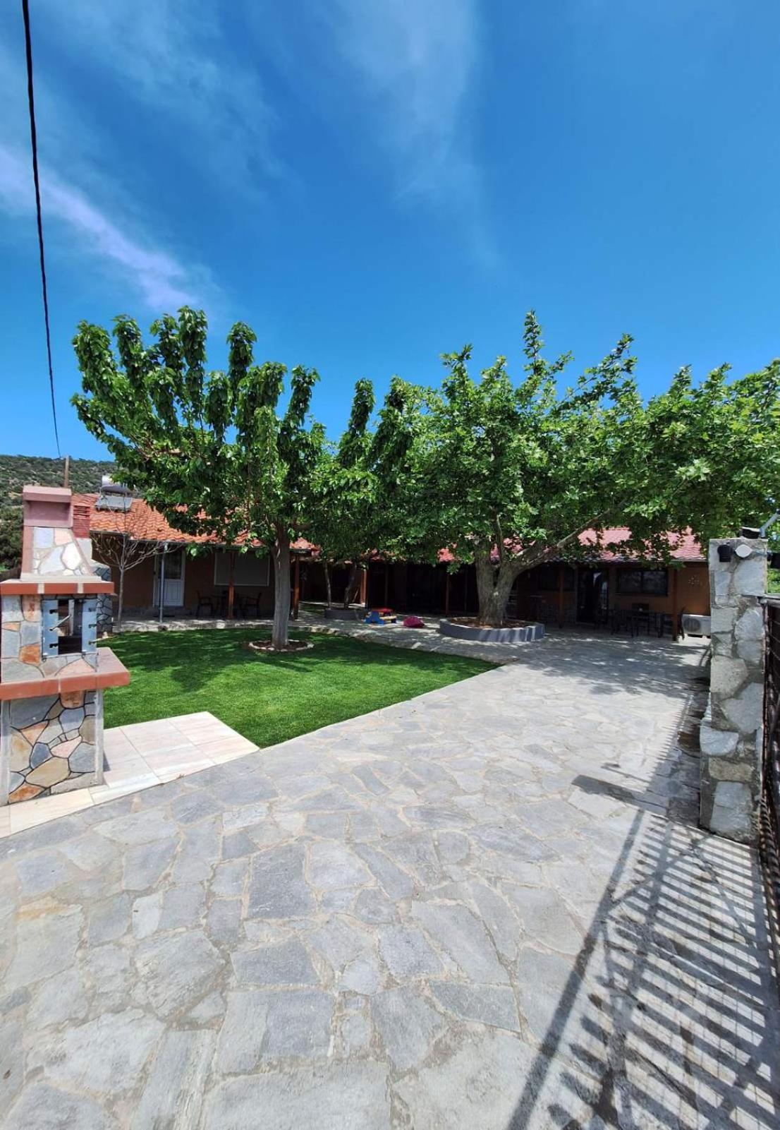 Platanes Apartments Skála Marión Екстериор снимка