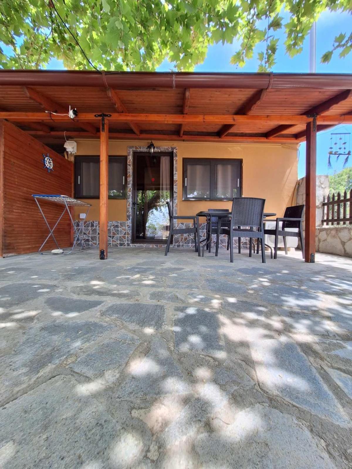 Platanes Apartments Skála Marión Екстериор снимка