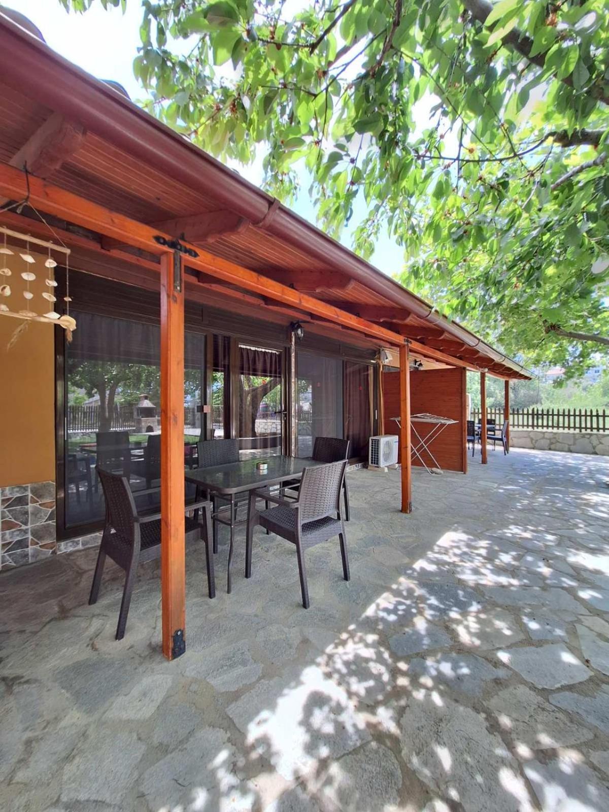 Platanes Apartments Skála Marión Екстериор снимка