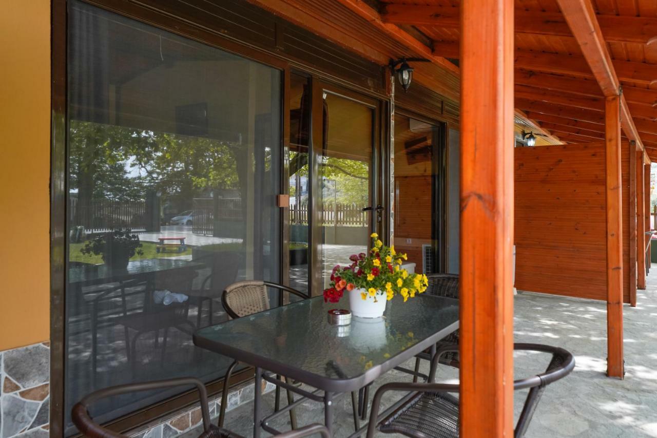 Platanes Apartments Skála Marión Екстериор снимка